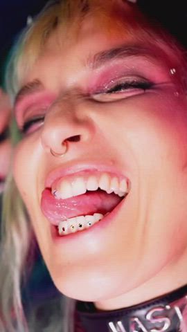 bella thorne celebrity sister tongue fetish clip