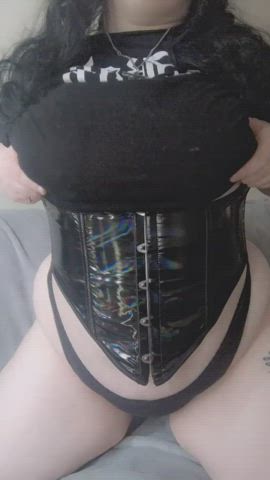 My curves look so hot when I wear corsets ?