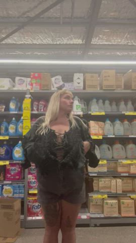flashing grocery store huge tits milf new zealand onlyfans public saggy tits clip