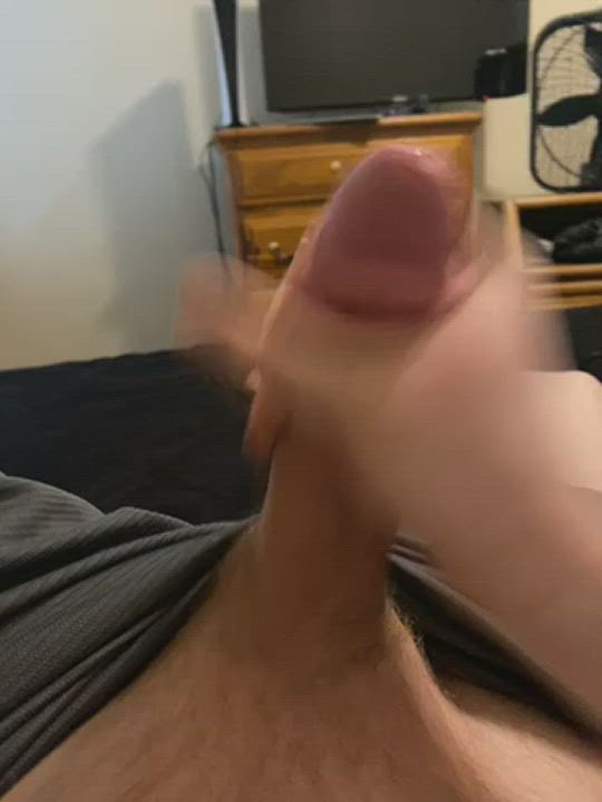 curious guy here, anyone wanna be the first guy to taste my cock? 😈 M23