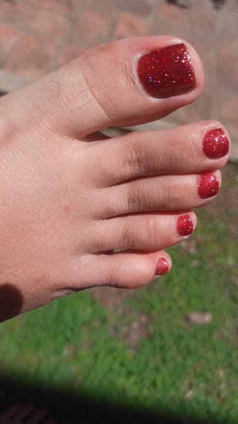 New Year's Eve nail polish, my feet look very shiny mood