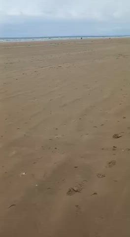 piss pissing pee peeing beach public milf clip