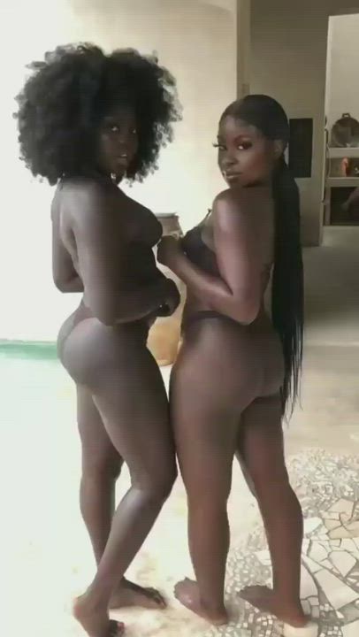 Babe Bikini Ebony clip