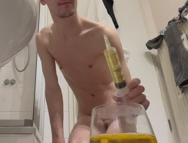Good Morning Reddit, i have a piss kink ? Have a nice Day. For more, look at my Profile