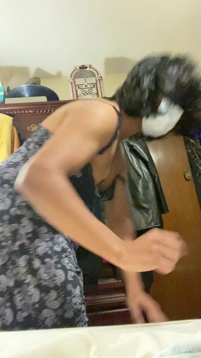 Shaking my ass in the nightie! Tap link for sound