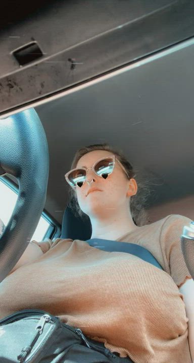 let’s fuck in the car on the way to our date 😚 (f)