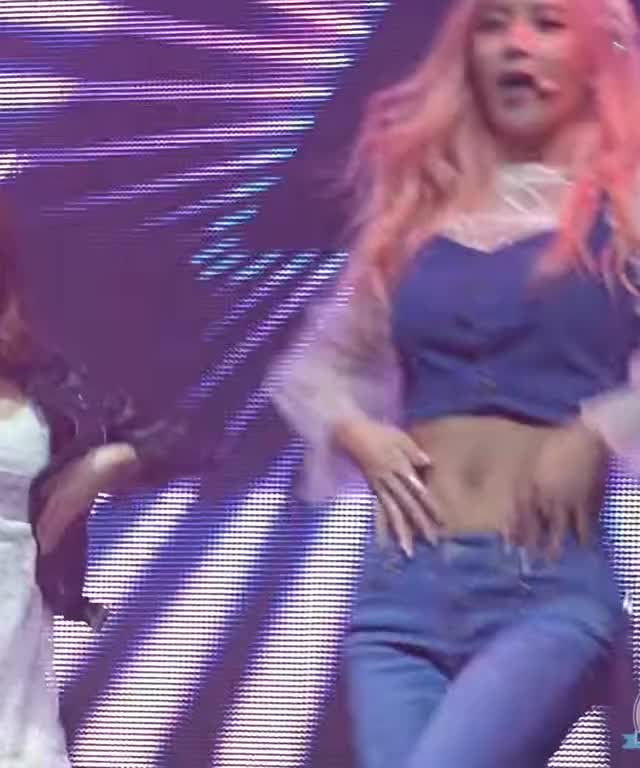 160215 Hyunyoung midriff 3 (Whoo) 3