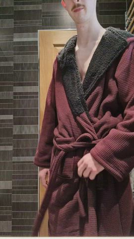 [25] There's something about a dressing gown that makes me feel sexy 😈