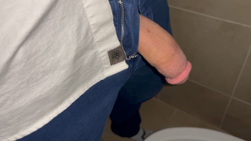 Getting hard and pissing, hands-free