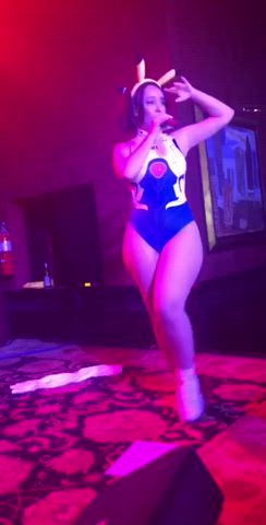 Doja Cat's thick legs on stage