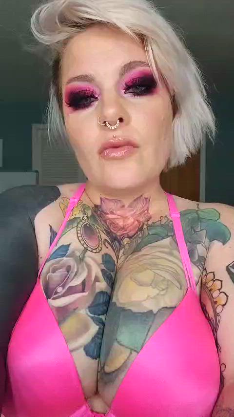 Curvy Big Tits Tattooed Blonde Hotwife Seeking A Hung Bull...I Have the Night Alone