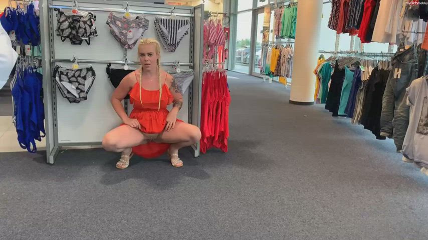 blonde pee public clip