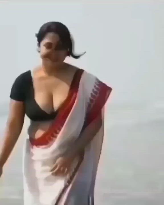 Boobs Cleavage Saree clip