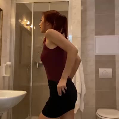 Gorgeous redhead gives head & gets a good fuck