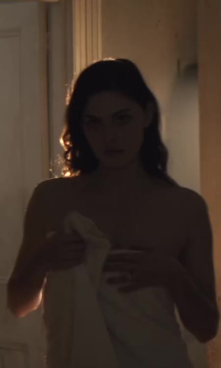 Phoebe Tonkin in Bloom (TV Series 2019– ) [S01E02] - Cropped