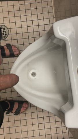 Anyone into Asian college boy piss?