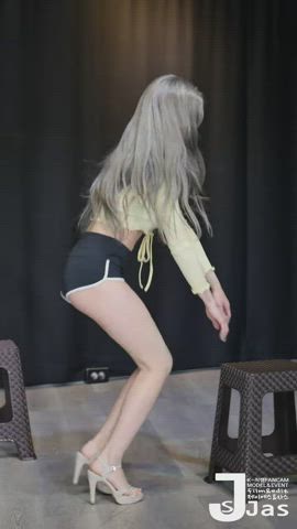 ass dancing korean tease tits clip