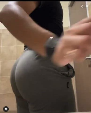 🍑This is a community to post videos and gifs of men booty jiggling🍑 lets see