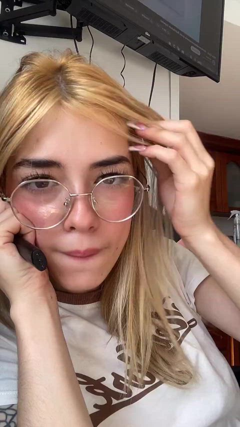 braless colombian cute glasses tiktok tik-tok clip