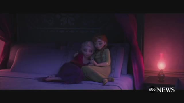 Elsa Anna bed snuggles