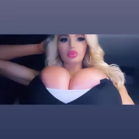 Big Tits Blonde Lipstick clip