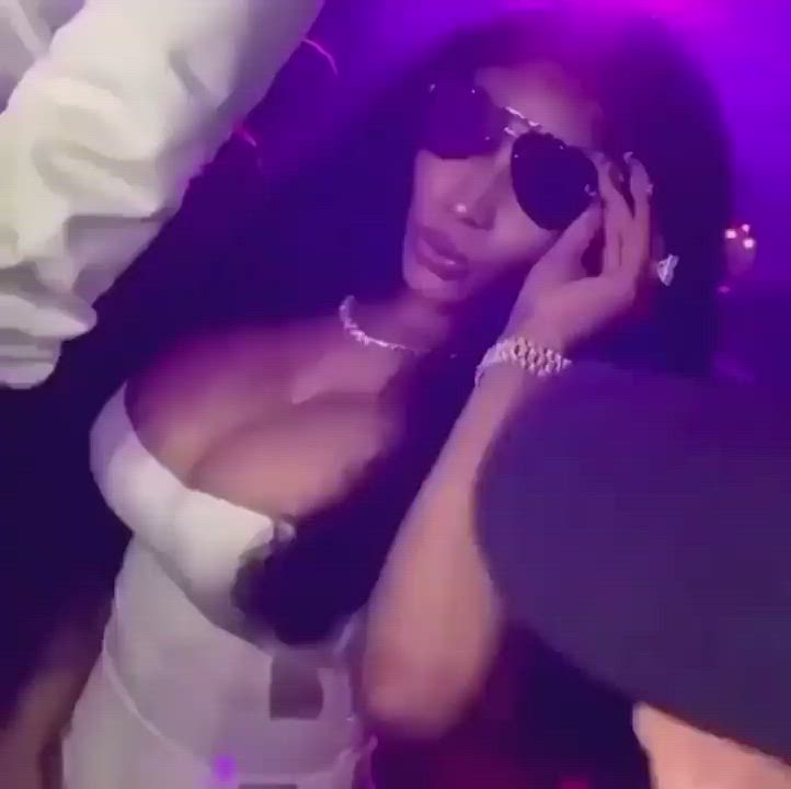Bouncing Nicki Minaj Pretty clip