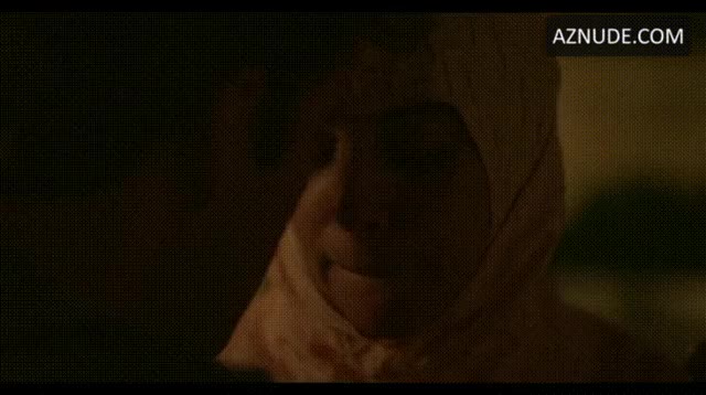 (191868) Alison Brie topless in sex scene from Horse Girl(2020)