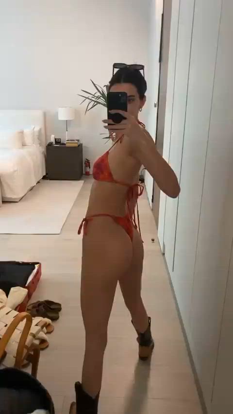 Kendall jenner selfe of her ass
