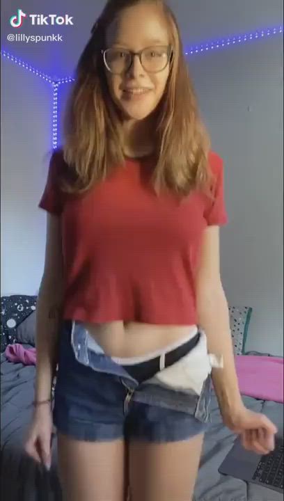 Babe Glasses Redhead Shaved Shaved Pussy TikTok clip