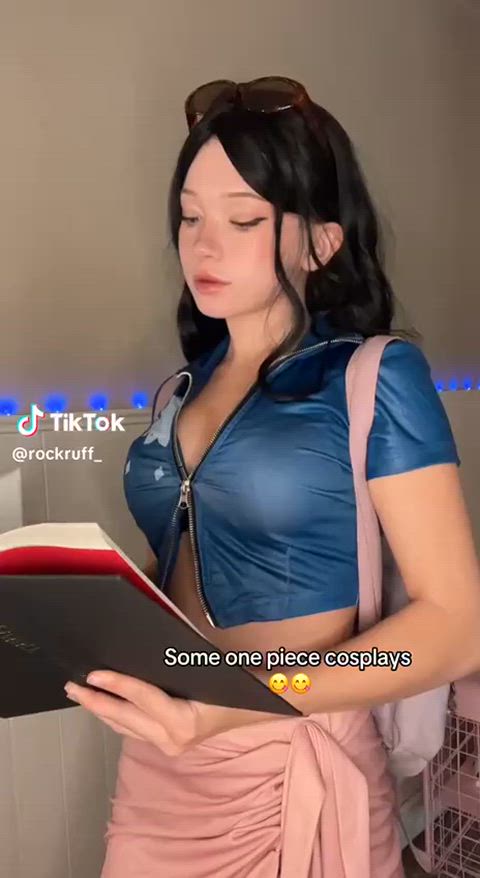 amateur cleavage cosplay teen tik-tok clip