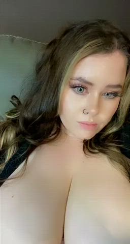 Do you like big tits? Wanna suck or fuck them 😏😈