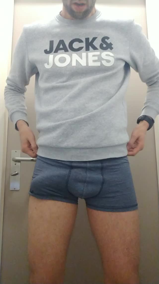Happy Thursday everyone! Hope to make your day better with a boxer drop ? 39M