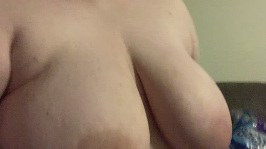 Bouncing Tits Masturbating SSBBW clip