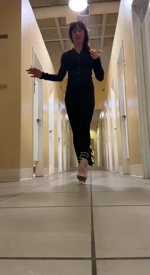 feet feet fetish heels high heels amateur-girls legal-teens tik-tok clip