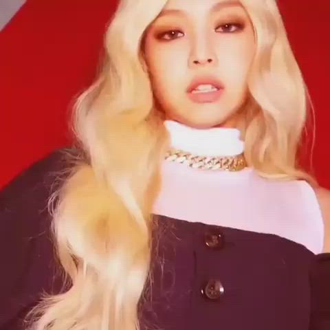 You’re so hot being blonde Jennie but you look so damn good 🥵🥵🥵