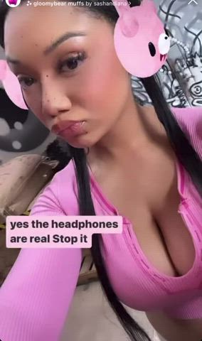 big tits cleavage ebony gamer girl lips mariana pink clip