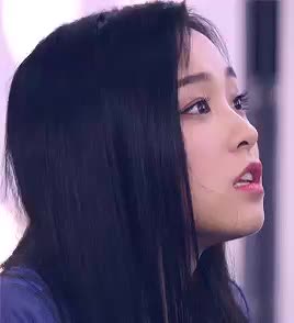 best of gahyeon - this gif of gahyeon looking at the fan with sparkles in her eyes