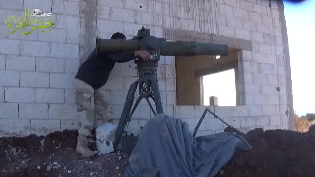 Army of Al-Azzah destroys a Syrian tank North of Hama