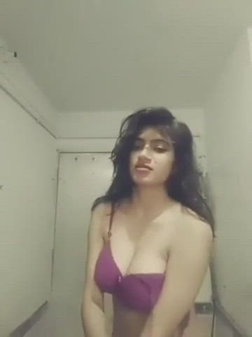 Indian sexy girl show nudity full video