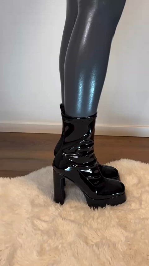 amateur ass boots leather leggings onlyfans petite tight ass amateur-girls cute-little-butts