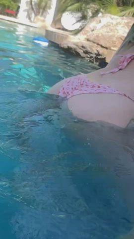 ass bikini booty swimming pool swimsuit twerking clip