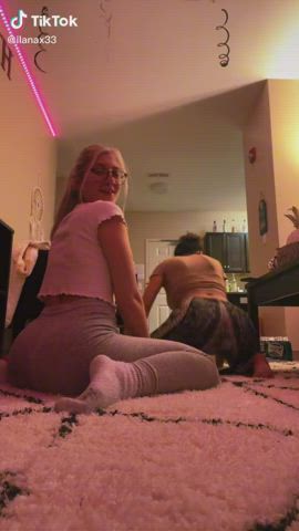 friends jiggling nerd pawg twerking clip