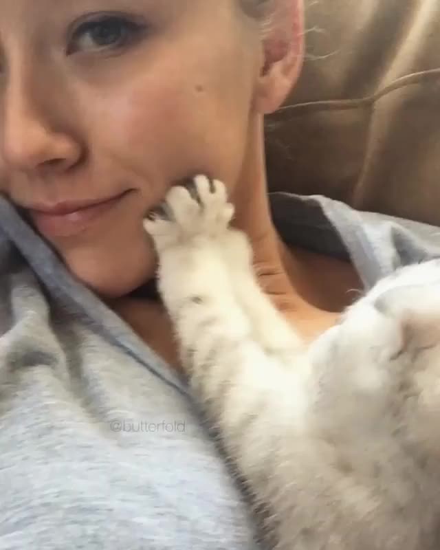 Getting a nice face massage