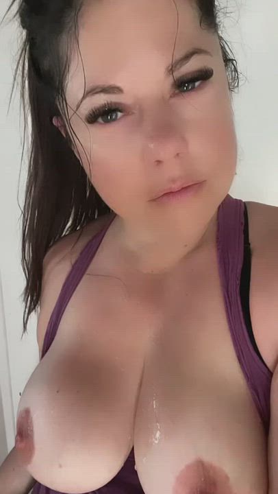 Big milf tits are the best 🔥