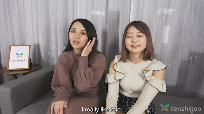 Horny lounge girls, Mio Yoshikawa and Asuka Suzumura in a lesbian show