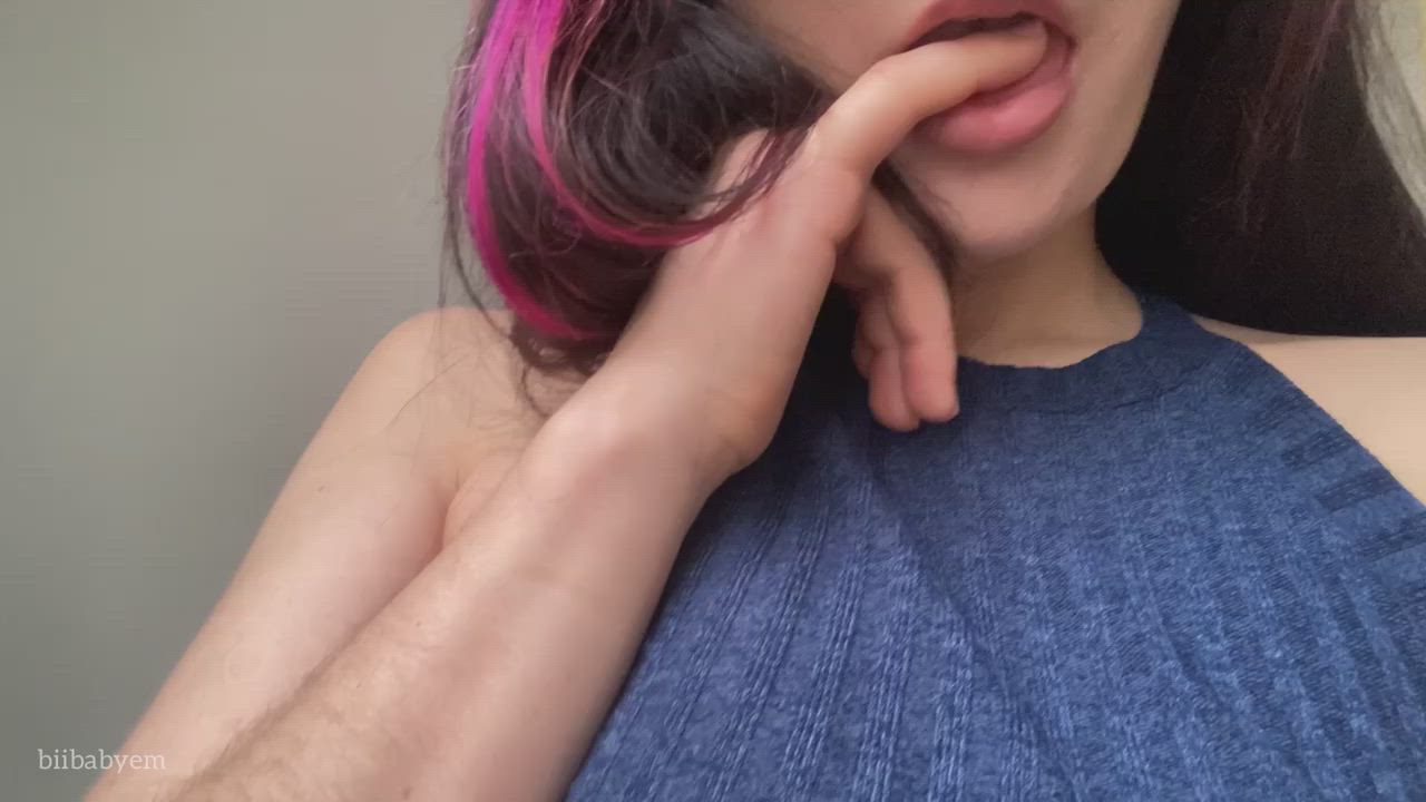 Camel Toe Natural Tits Pokies Shorts Tongue Fetish clip