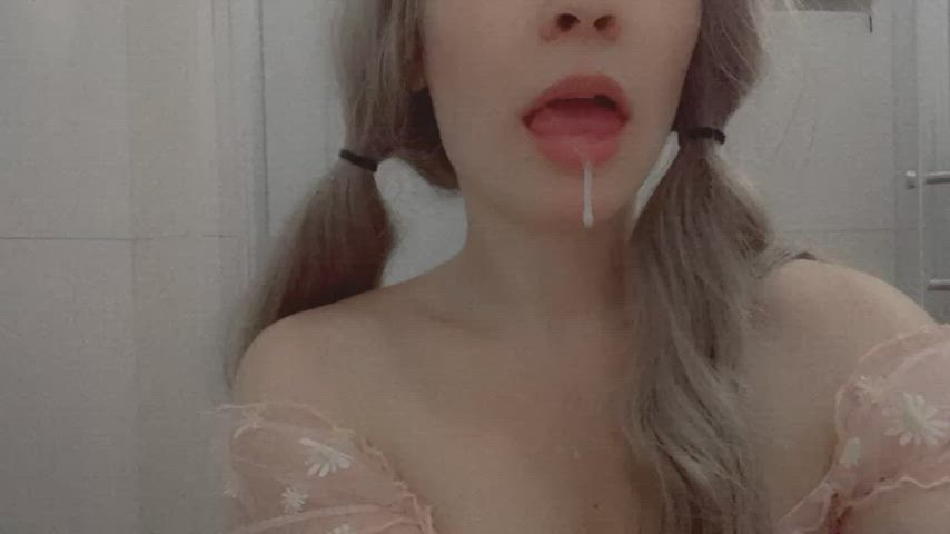 Blonde Cute Drooling Teen r/DDlg clip