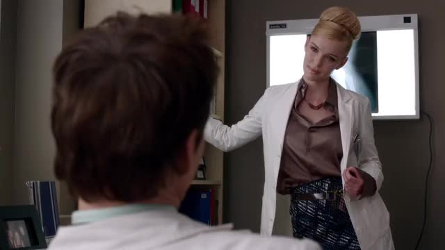 /r/celebrityplotarchive - Betty Gilpin in Nurse Jackie (TV Series 2009–2015) [S05E05]