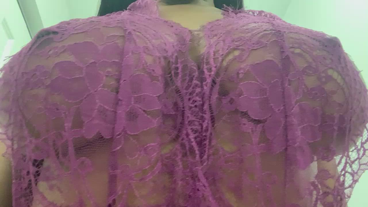 Babe Big Tits Boobs Ebony Huge Tits Nipple Nipslip Tease clip