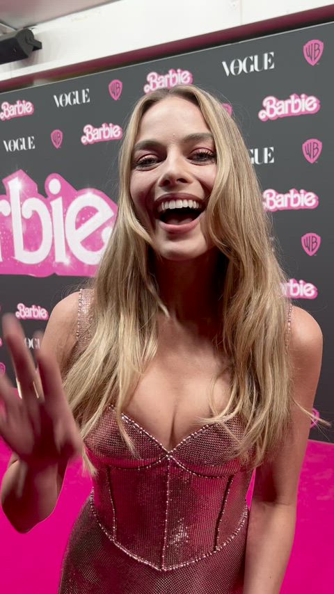 actress blonde celebrity cleavage margot robbie natural tits small tits clip